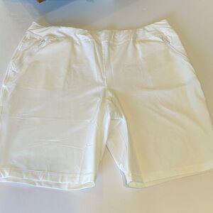 Chicos zenergy White Zipper Pocket Shorts